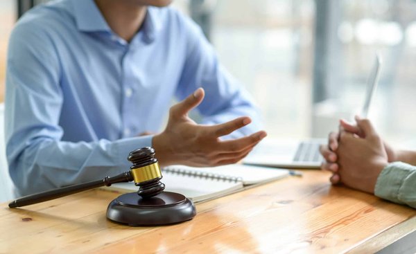 Quels sont les rôles et responsabilités d'un avocat en marchés publics ?