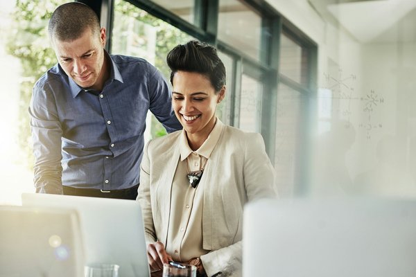 Quels sont les avantages et les inconvénients de la mise en place d'une culture de feedback continu ?