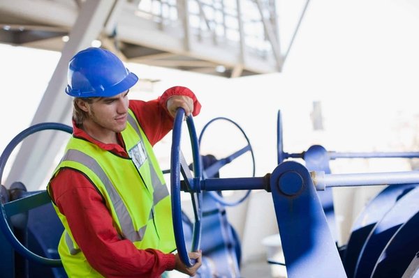 Technicien de maintenance industrielle : rôle, compétences et formations