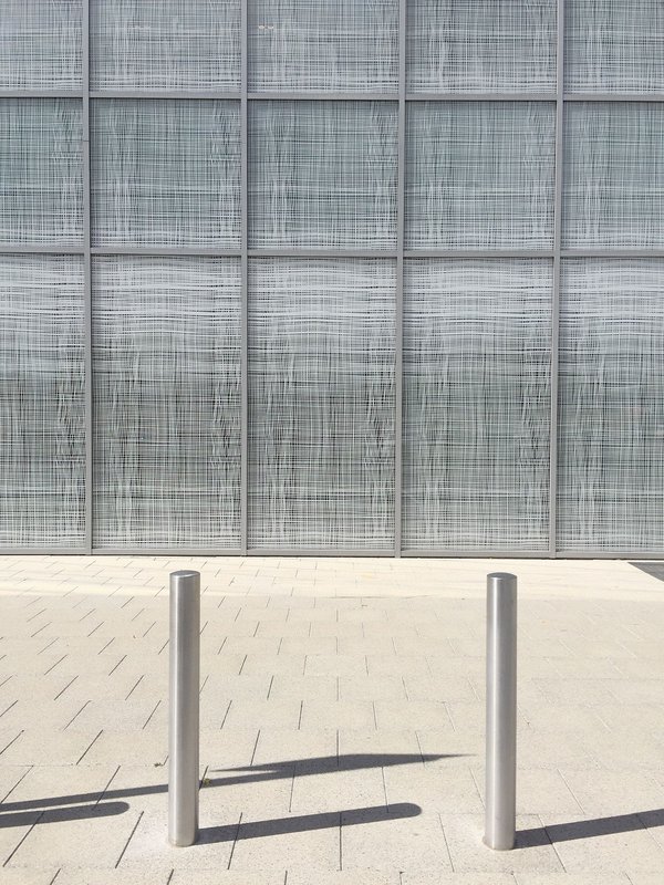 Les bornes escamotables hydrauliques : caractéristiques, comparaison et maintenance