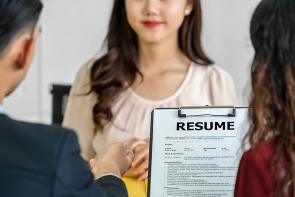 Quelles sont les astuces essentielles pour rédiger un CV performant ?
